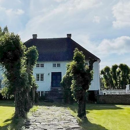 Bosvik Gard, Nyrenovert Leilighet I Hovedhus Fra 1756 Risør Exterior foto